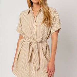 Gilli Beige and White Striped tie front button down seersucker small dress EUC